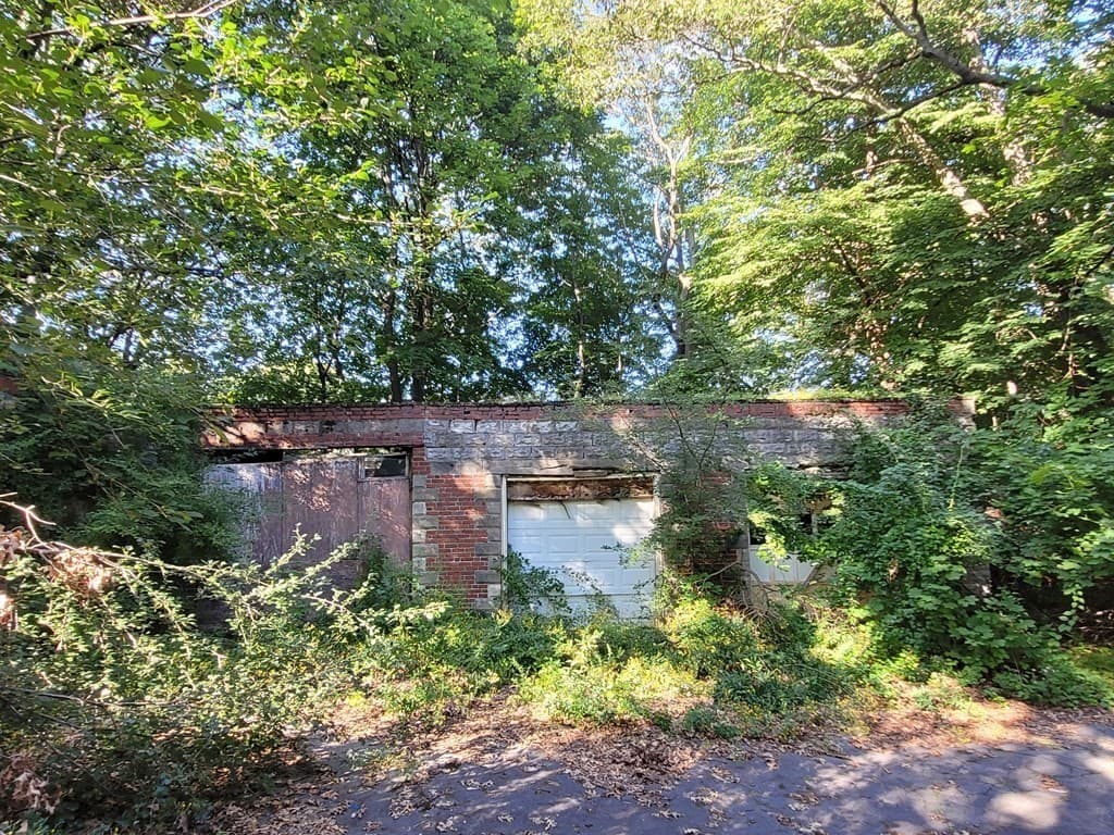 179 Hebron St photo 4