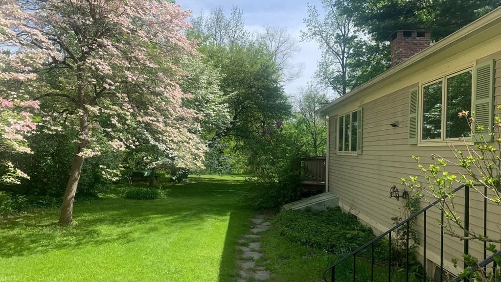 24 Ward Ave photo 5