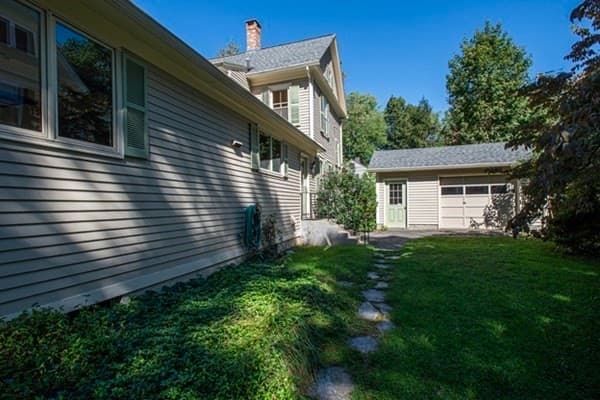 24 Ward Ave photo 4