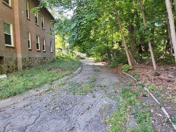 179 Hebron St photo 5