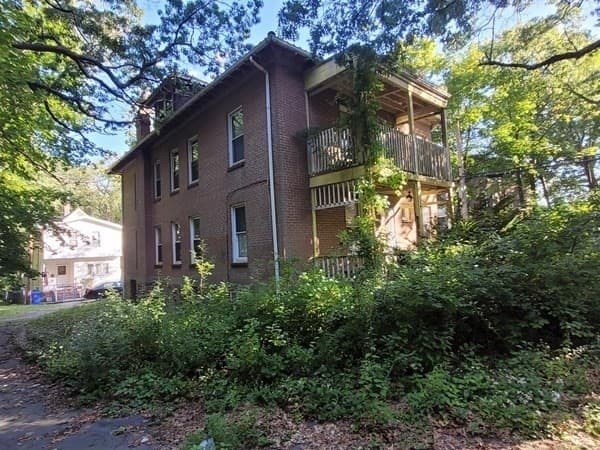 179 Hebron St photo 4