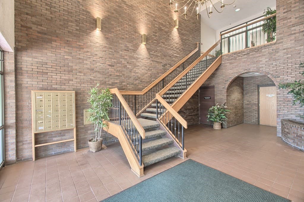 435 Newbury Street #210-212 photo 2