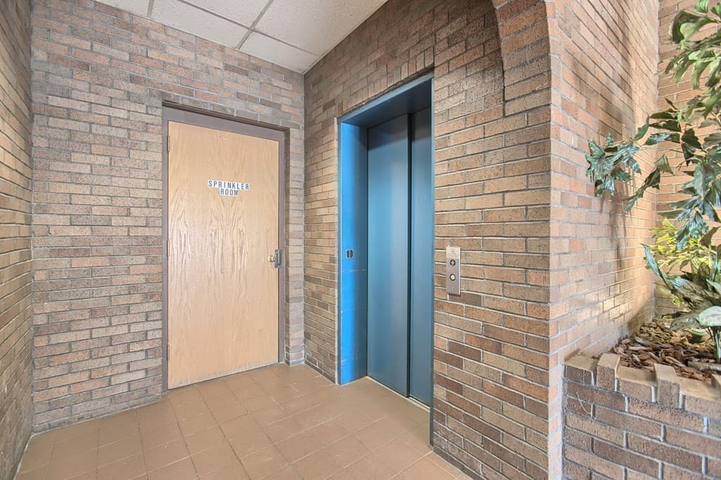435 Newbury Street #210-212 photo 3