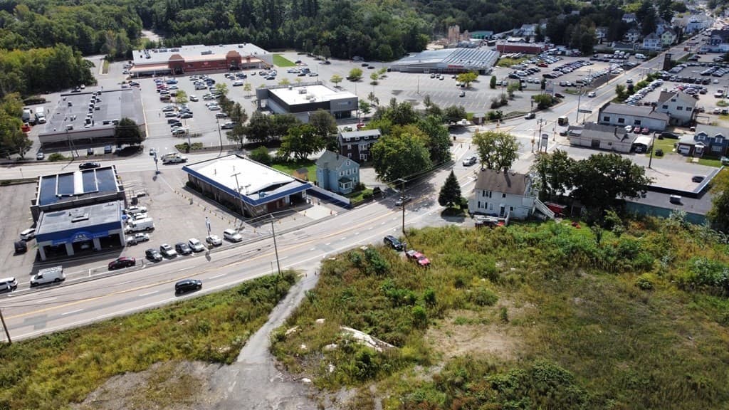 190 E Main St photo 2