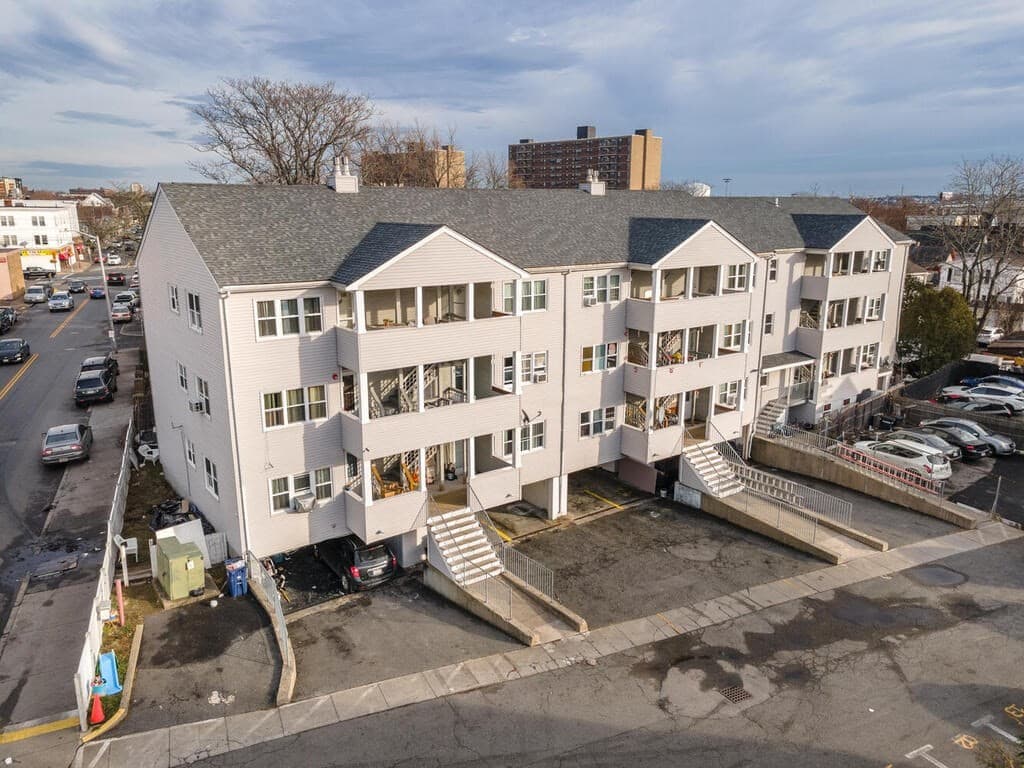 386 Summer St photo 2