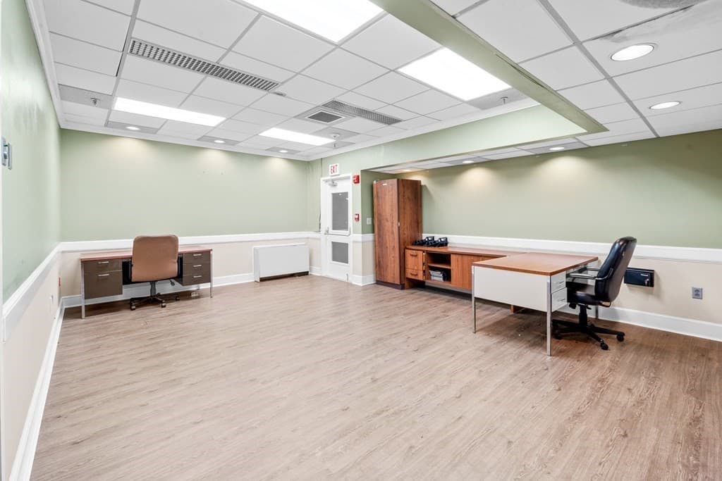 213 Taunton Ave #2002