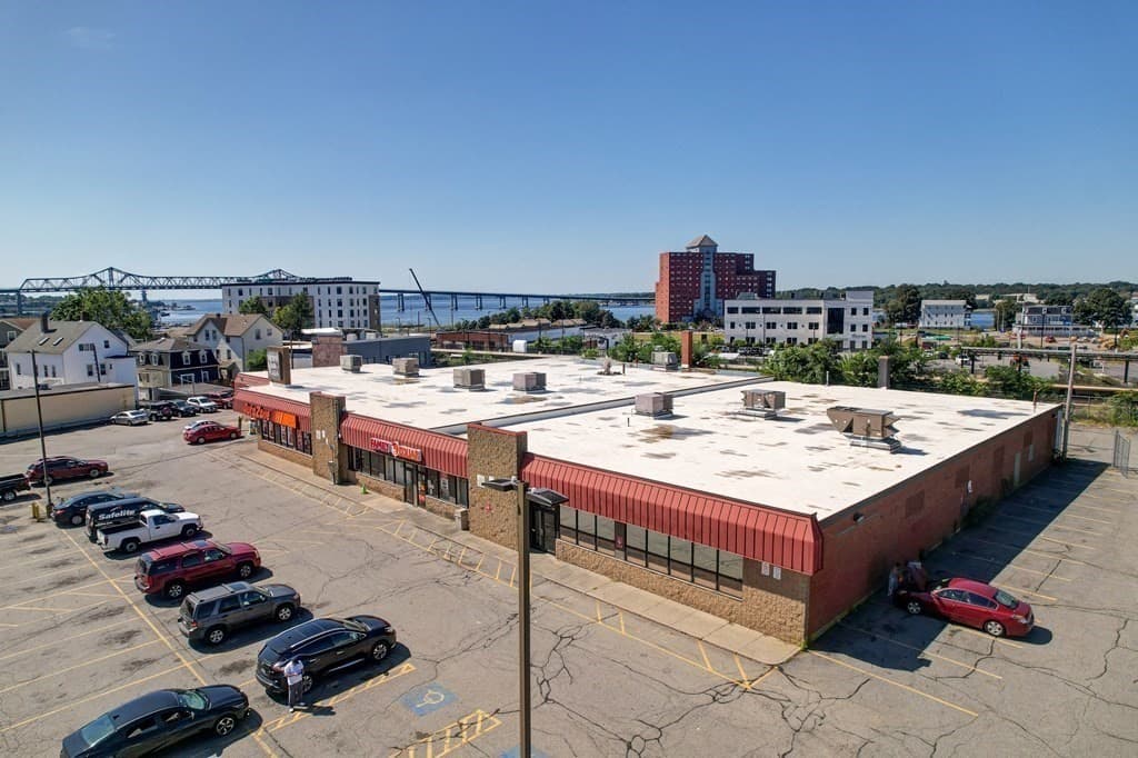 870 N Main St photo 2