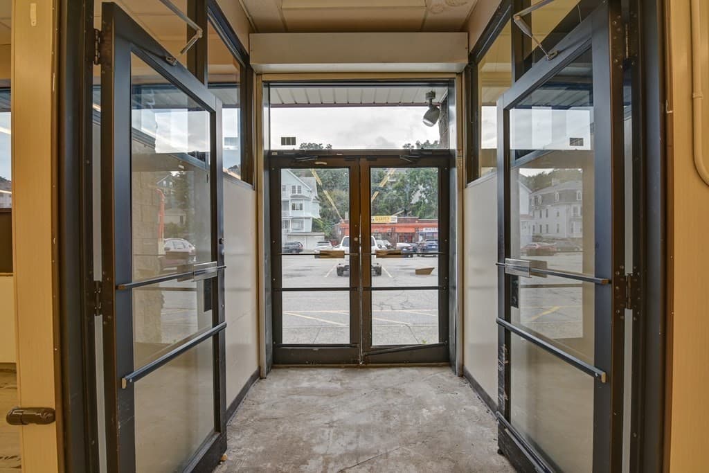 870 N Main St photo 5