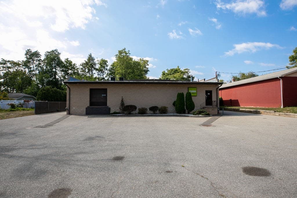 36 Roanoke Ave photo 3