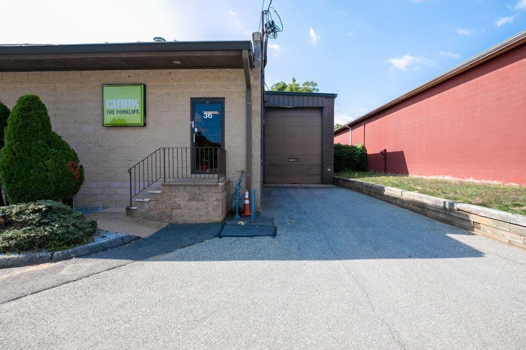 36 Roanoke Ave photo 5