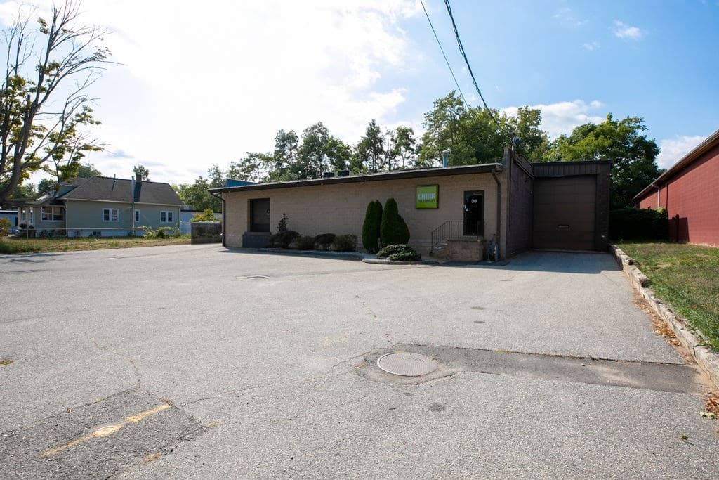 36 Roanoke Ave photo 4