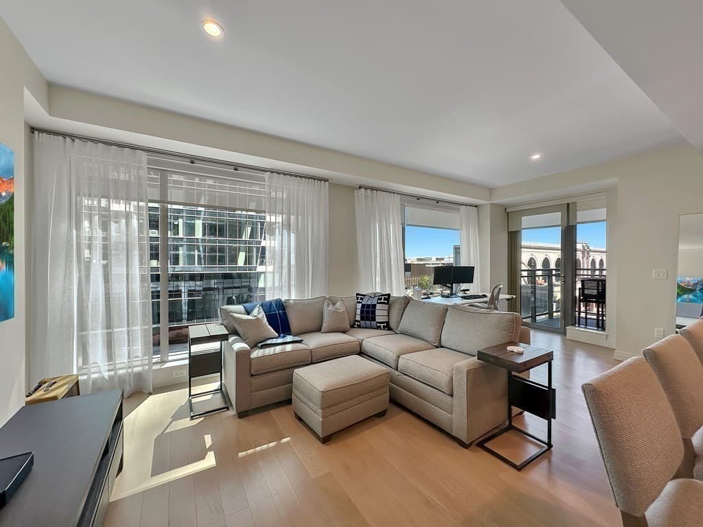 133 Seaport Blvd #620 photo 2