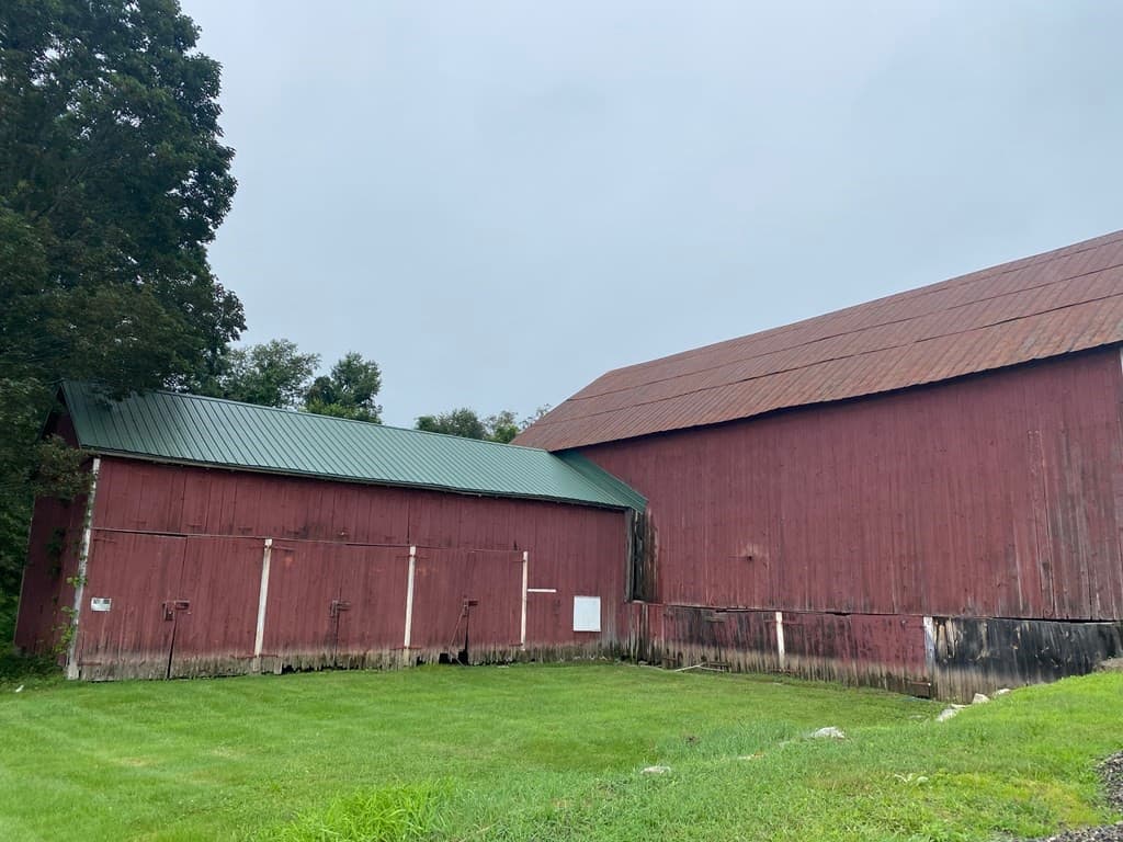 452 River Dr photo 2