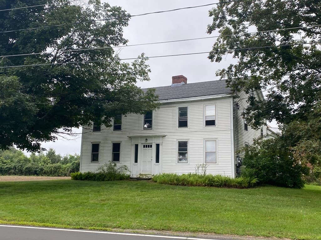452 River Dr