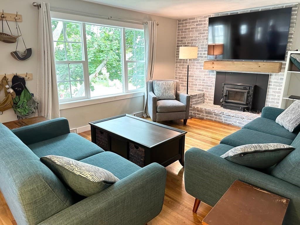 8 Warfield Ave July 2024 #house photo 5