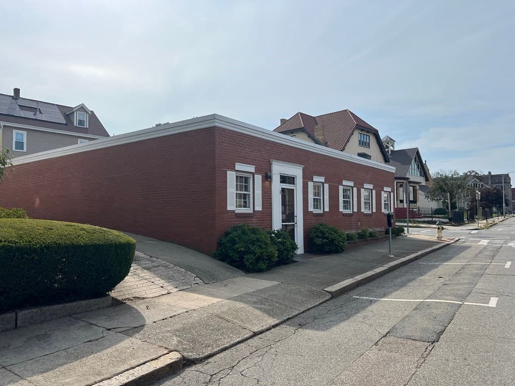 345 North Main St. photo 3