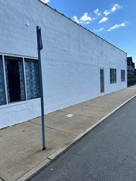 883 Alden Street photo 3