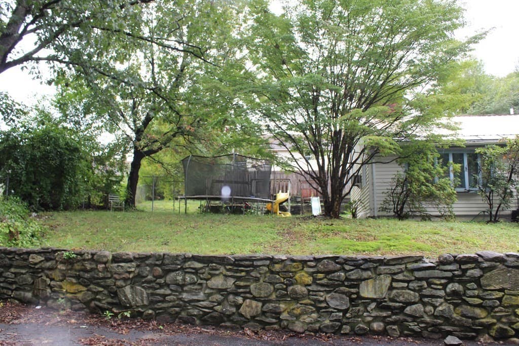 87 Bellevue Dr E photo 3