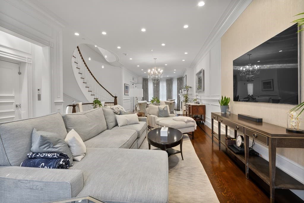 279 Marlborough St photo 2