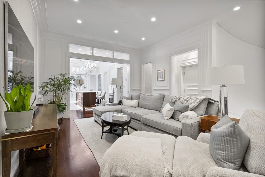 279 Marlborough St photo 3