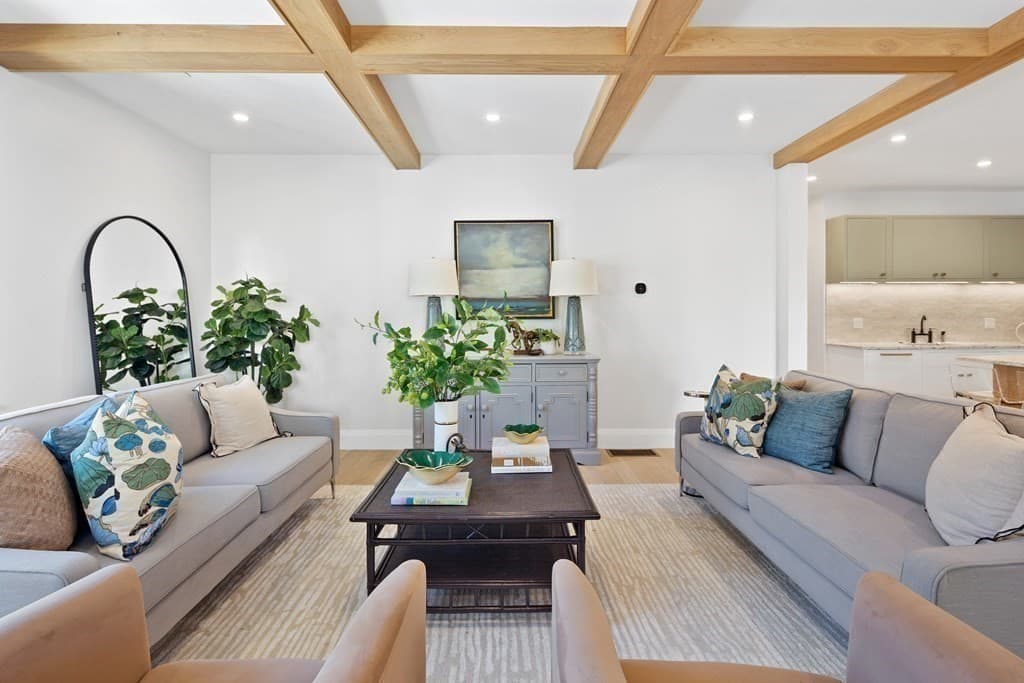 144 Linden St #A photo 2