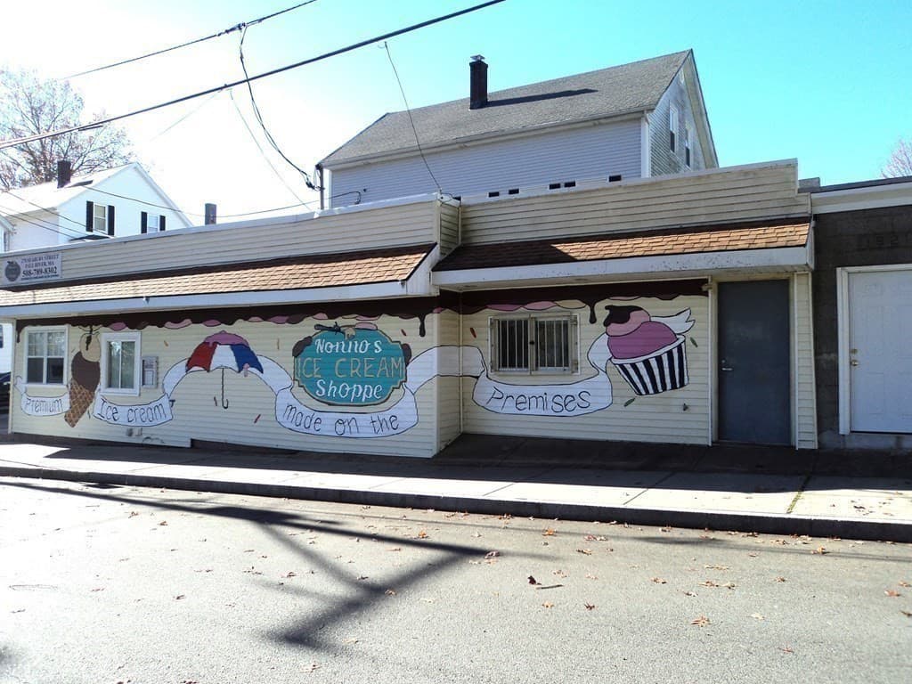 270 Seabury St photo 4