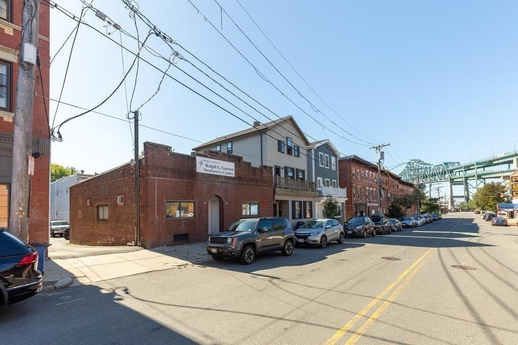 77 Broadway photo 3