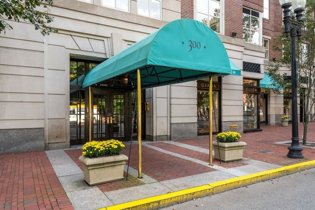 300 Boylston St #511