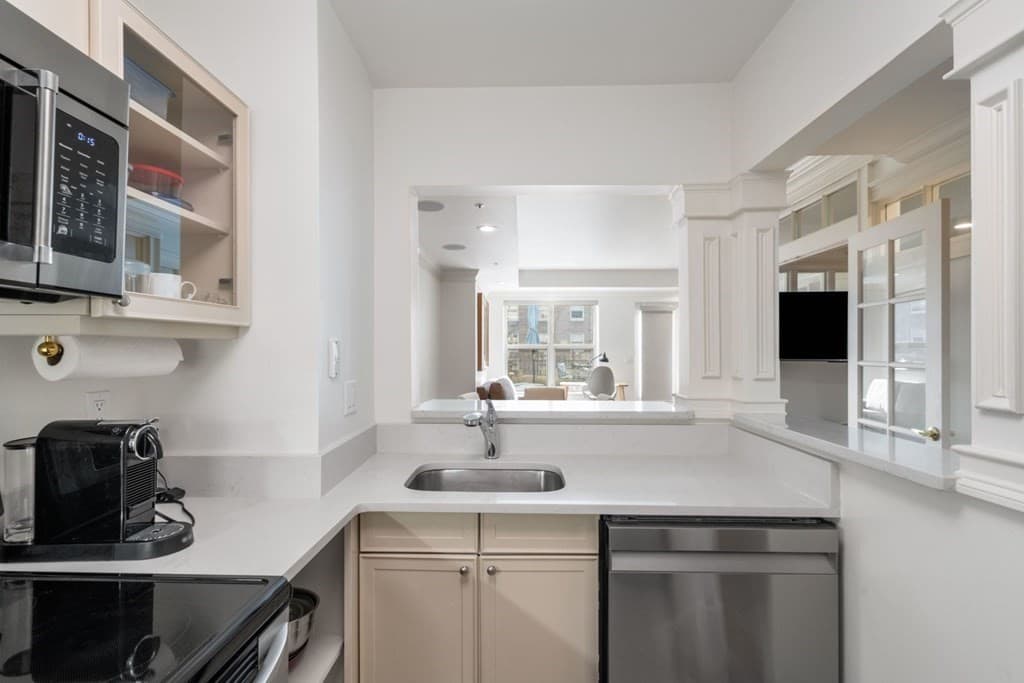 300 Boylston St #511 photo 5