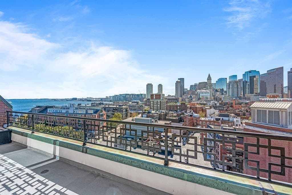 300 Commercial St #904