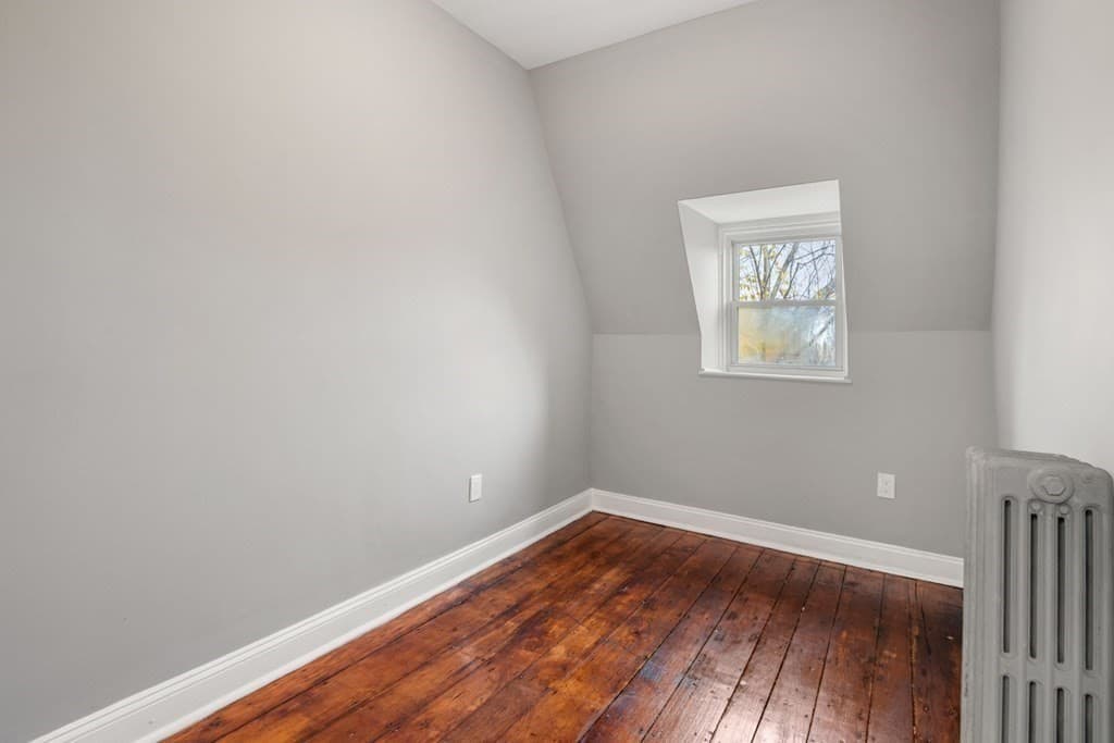 431 Dudley Street photo 5