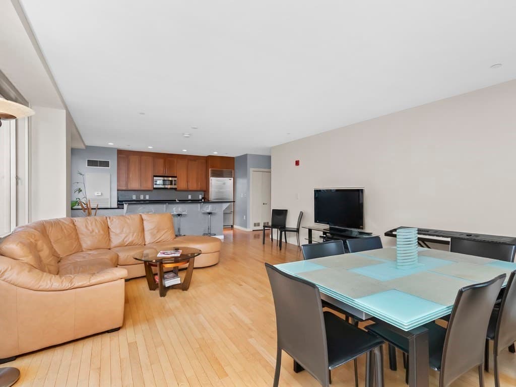 80 Broad St. #1102 photo 5