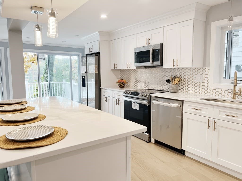 63 White Ave photo 2