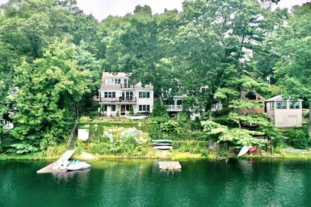 63 White Ave