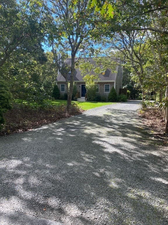 60 Windsor Dr