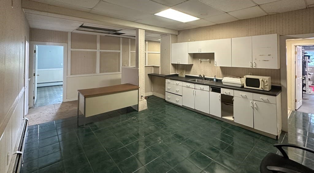 48 Lombard Ave photo 2