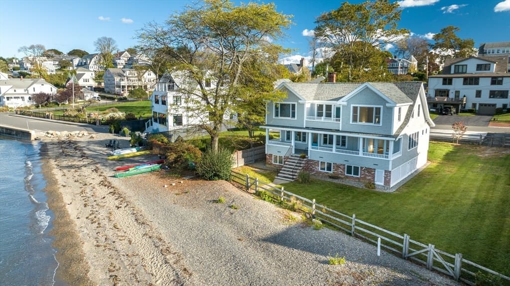 60 Howe Street photo 3