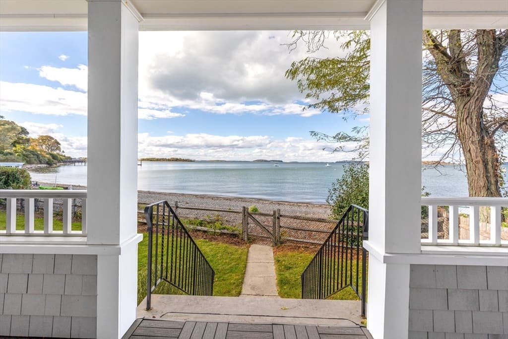 60 Howe Street photo 4