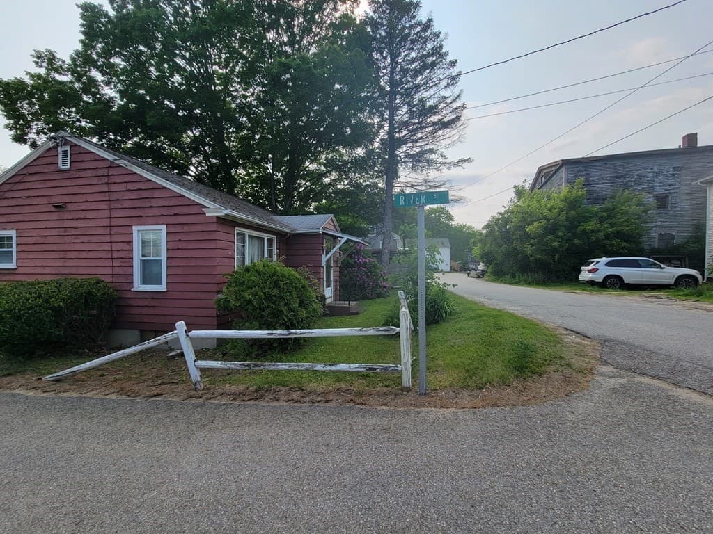 13 Sullivan Ave photo 2