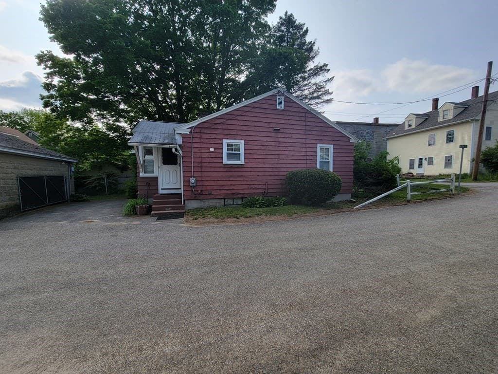 13 Sullivan Ave photo 3