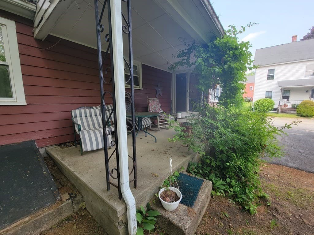 13 Sullivan Ave photo 5