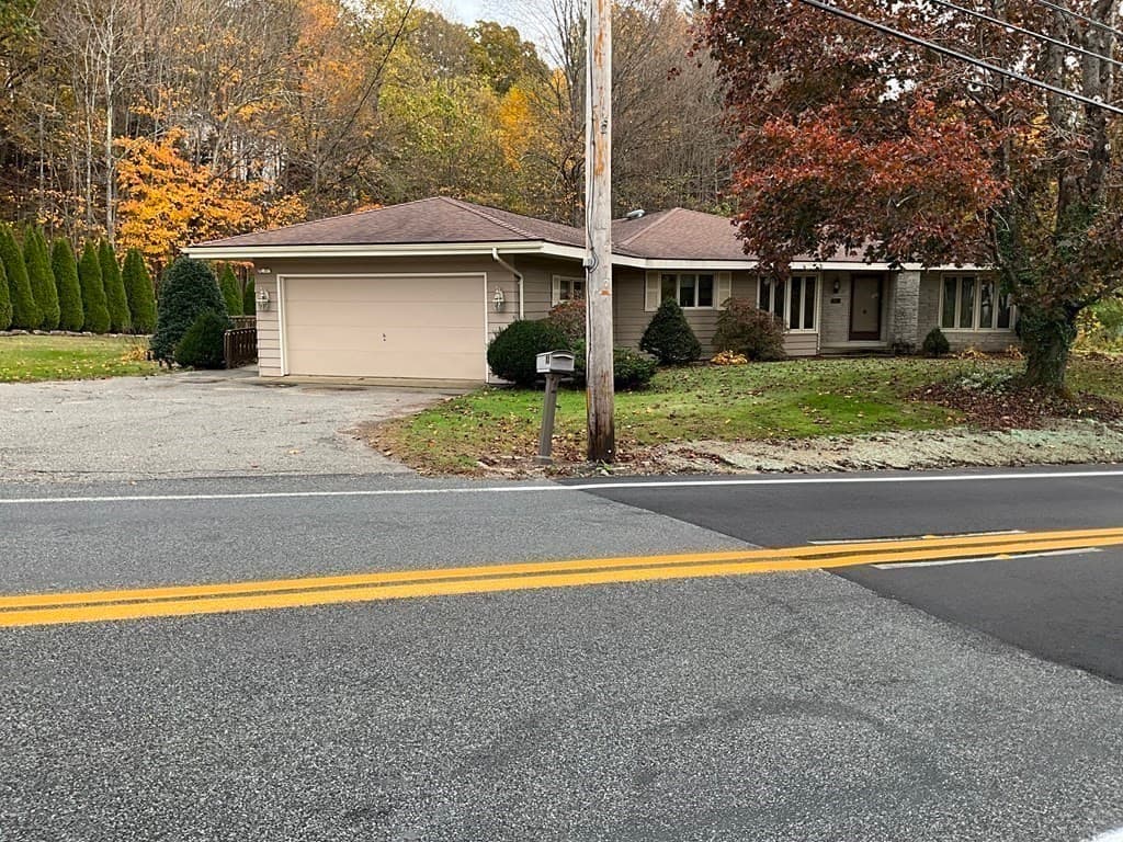 82 Hardwick Road photo 2