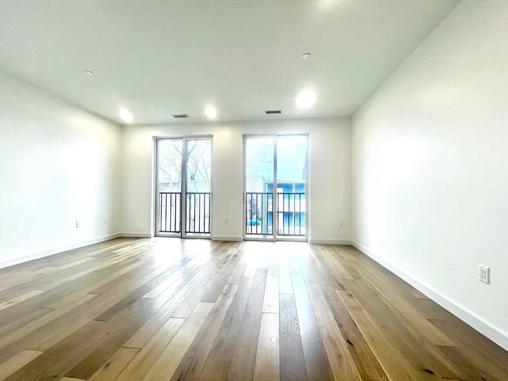 97 Elmwood #307 photo 2