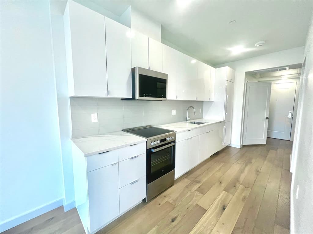 97 Elmwood #307 photo 3