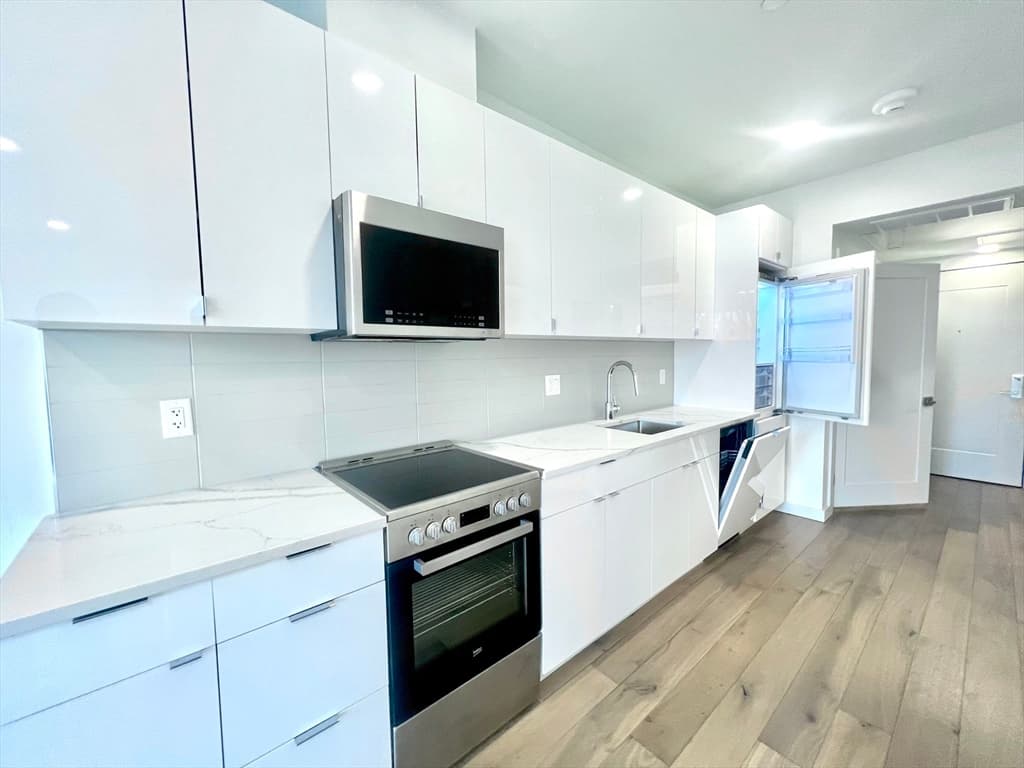 97 Elmwood #307 photo 4