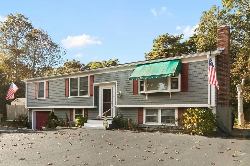 11 Arrowhead Dr photo 2