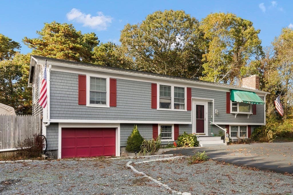 11 Arrowhead Dr