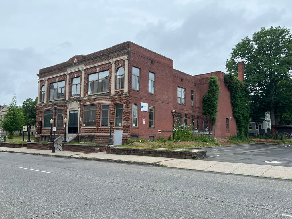 317 Maple Street photo 2