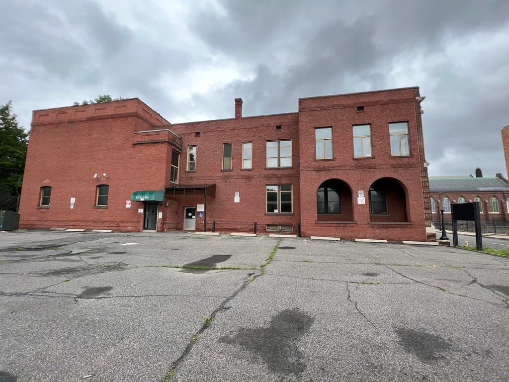 317 Maple Street photo 4