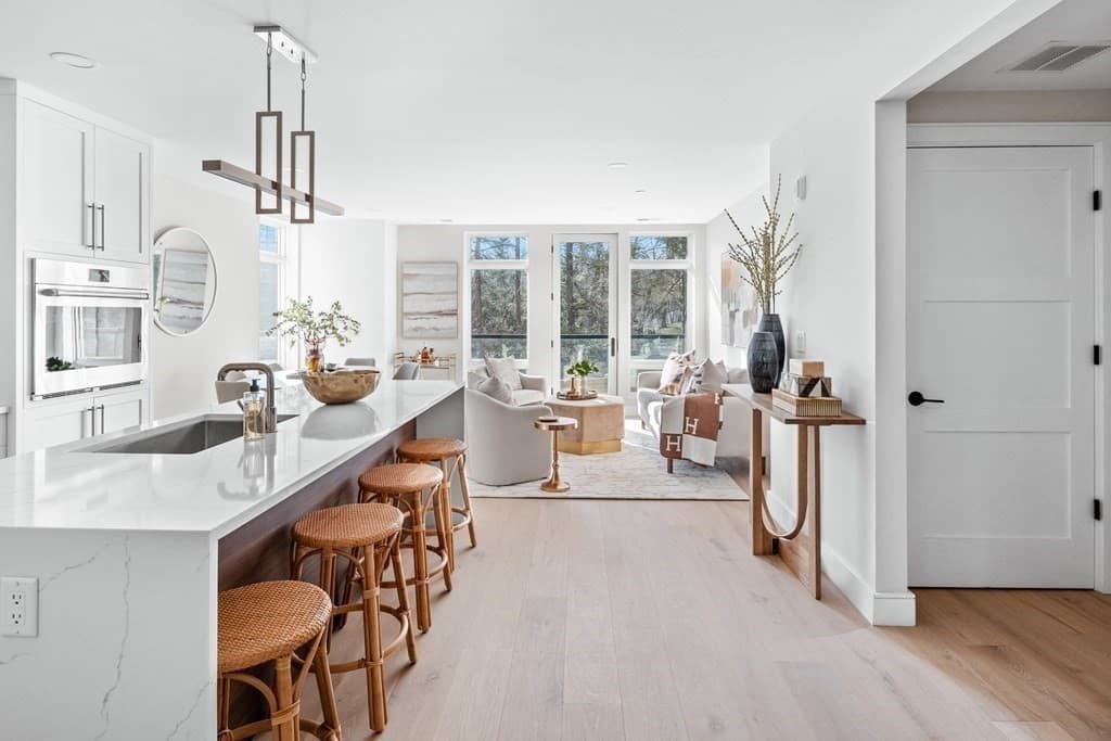 20 Kinmonth Rd #301